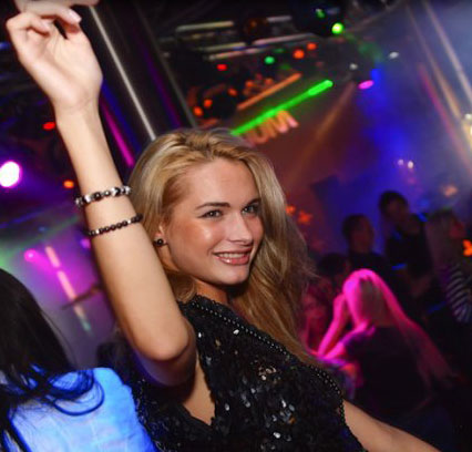 how to pick up beautiful woman - russiangirlslooking.com