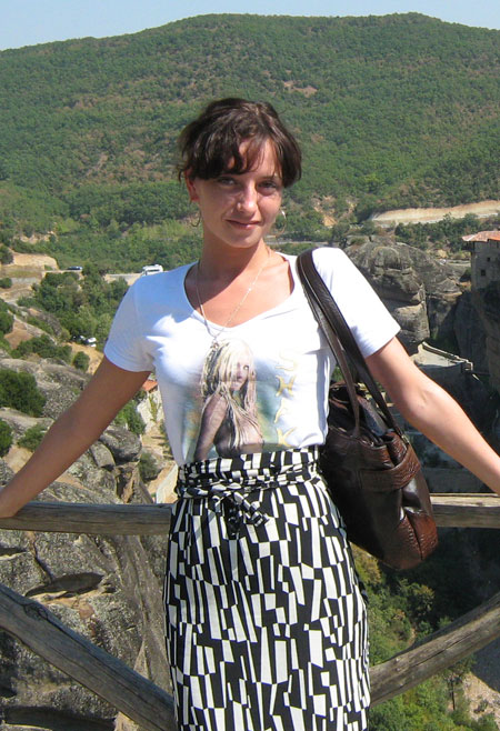 woman lonely - russiangirlslooking.com